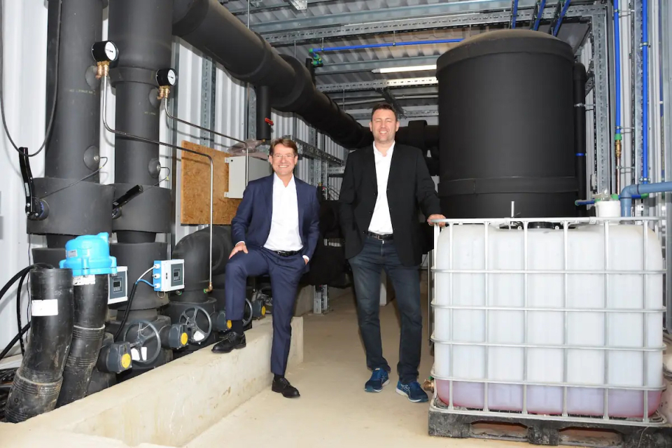 Tilia – Kalte Nahwärme Soest (von links: Stephan Werthschulte (GF Tilia) und André Dreißen (GF Stadtwerke Soest).